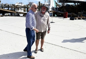 “Nadie jode con Biden”, dice el propio presidente en Florida sin saber que era grabado