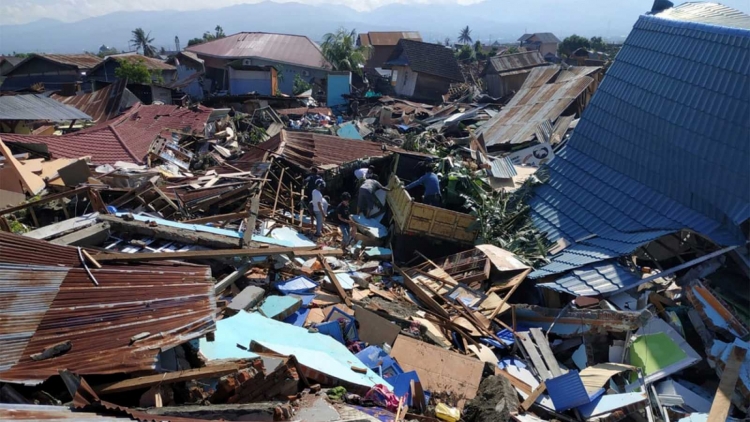 Al menos 42 muertos y 820 heridos por sismo en Indonesia