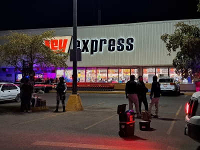 Va al Supermercado y lo matan a balazos al bajarse de su camioneta, en la Colonia Villas del Real, en Culiac&aacute;n
