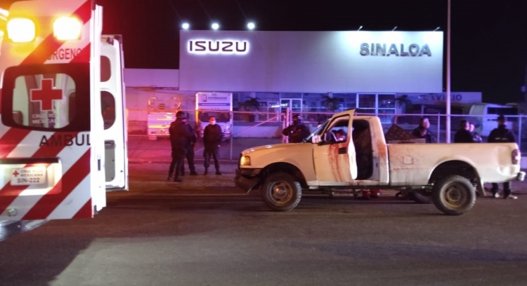 Un hombre es herido a balazos a bordo de una camioneta en Culiacán