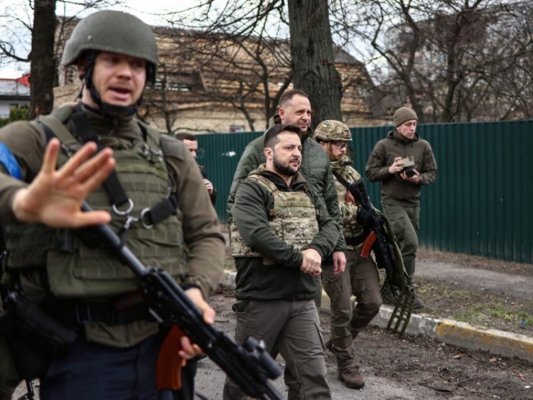 Zelenski visita zona de masacre contra civiles; insiste en "genocidio" ruso