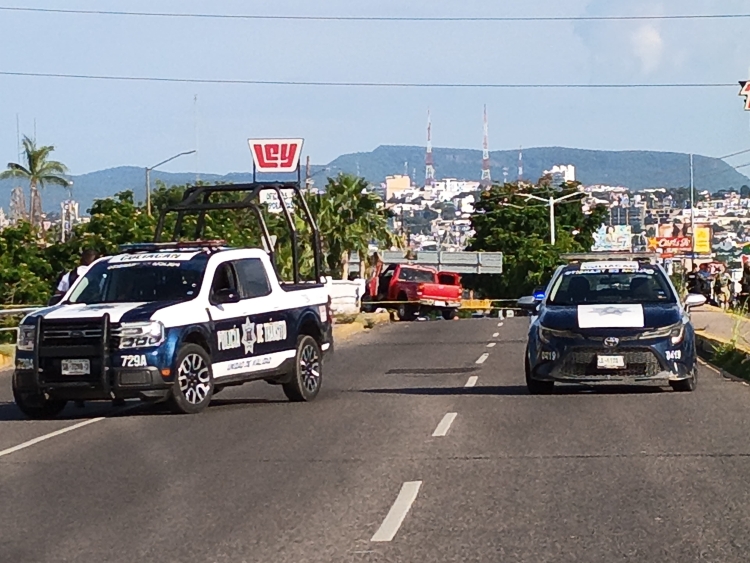 Asesinan a una mujer cuando viajaba en una camioneta en el bulevar Jos&eacute; Lim&oacute;n en Culiac&aacute;n&nbsp;