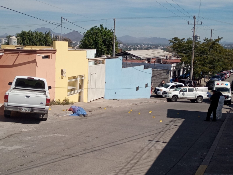 Ejecutan a balazos a una mujer cerca a una primaria, en Culiac&aacute;n