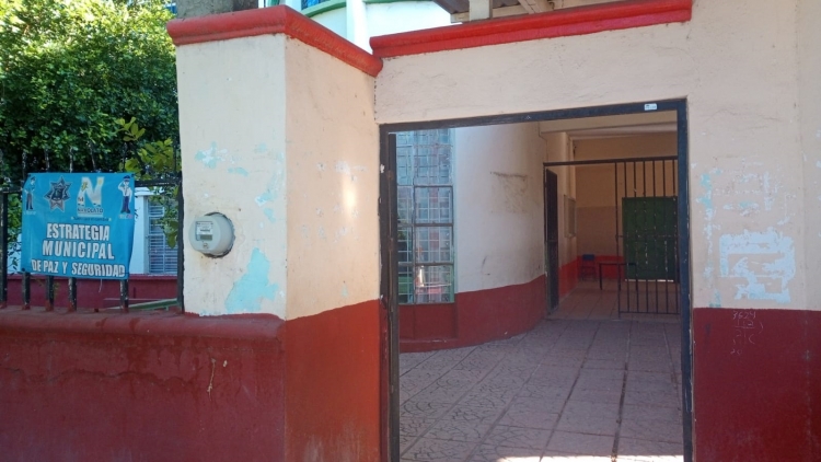 Ni una escoba les dieron a los maestros para limpiar las escuelas, denuncian docentes