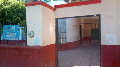 Ni una escoba les dieron a los maestros para limpiar las escuelas, denuncian docentes
