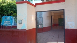 Ni una escoba les dieron a los maestros para limpiar las escuelas, denuncian docentes