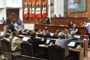 Dan lectura a 5 iniciativas en Congreso; Rocha Moya propone licencia permanente de conducir