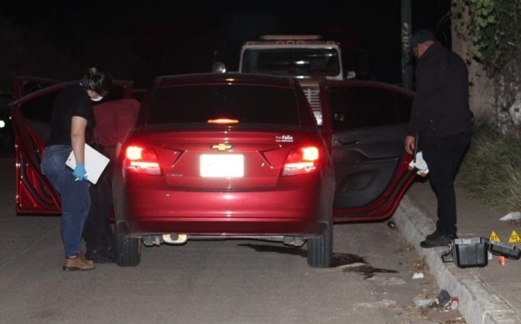 Asesinado a un joven en un auto en limitación del parque Culiacán 87