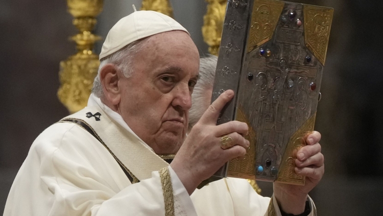 El Papa Francisco oficio la misa del Jueves Santo en el Vaticano