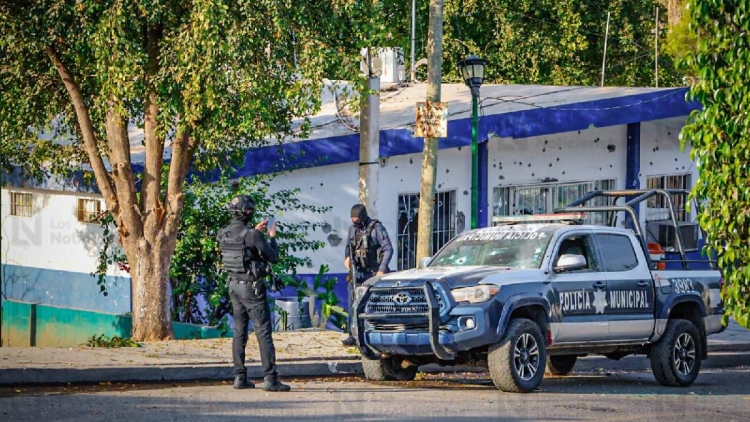 Acribillan con 200 disparos a policía municipal en el Centro de Mando de la Colonia Los Huizaches, en Culiacán