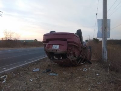 Seis personas heridas tras volcadura en el fraccionamiento Los &Aacute;ngeles