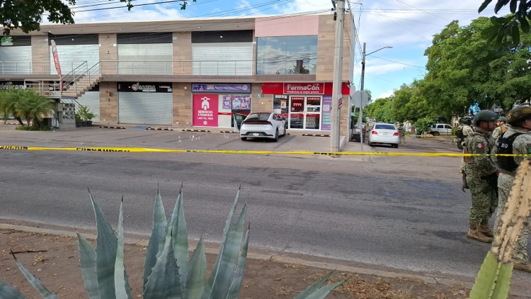 Matan a balazos a un hombre dentro de un auto, en el estacionamiento de una farmacia, en la Miguel Hidalgo, en Culiac&aacute;n