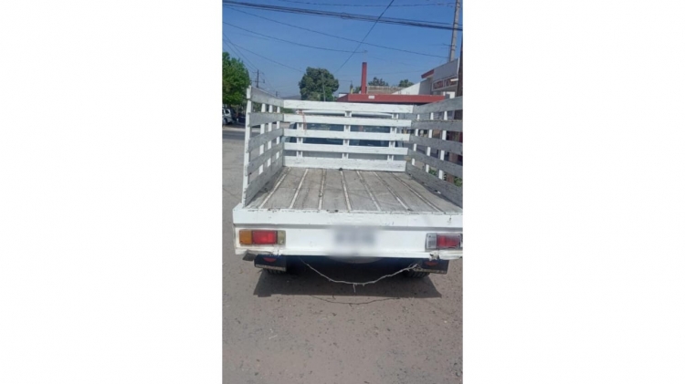 Hallan camioneta abandonada en la colonia L&aacute;zaro C&aacute;rdenas, fue robada en el sector del Mercado de Abastos