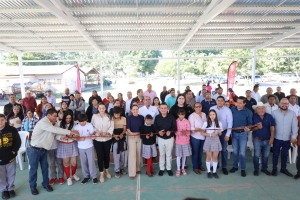 Navolato entrega techumbre en comunidad 5 de Mayo y refuerza llamado al cuidado de las obras