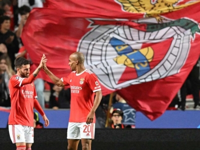 Benfica manda &#039;a dormir&#039; a Juventus, peleará liderato con PSG
