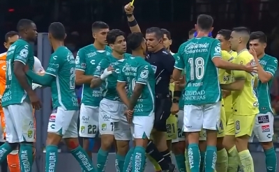 'Rodillazo' le podr&iacute;a costar 15 partidos y 50 mil pesos al arbitro Fernando Hern&aacute;ndez