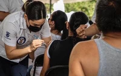 Ante la alta demanda abren un segundo centro de vacunaci&oacute;n en Mazatl&aacute;n, hoy
