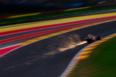 &iexcl;Choque entre campeones! Hamilton sale volando del GP de B&eacute;lgica