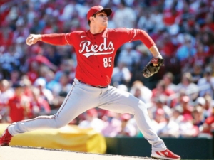 Luis Cessa domina; gana como abridor