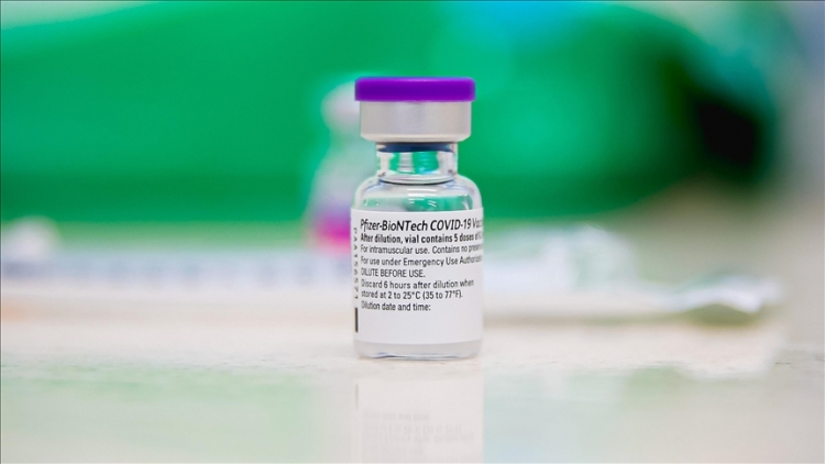 Agencia Europea de Medicamentos aprueba tercera vacuna anticovid de Pfizer para adultos