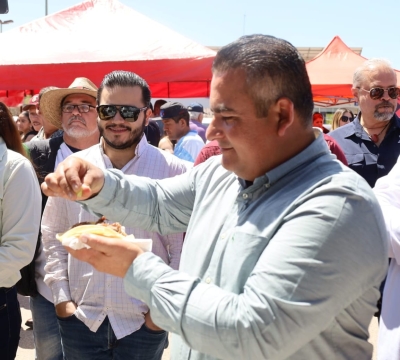 En La Palma, los chicharrones truenan… Inaugura el Alcalde de Navolato la primer Feria del Chicharrón.