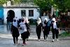 Talibanes clausuran secundarias para niñas en Afganistán