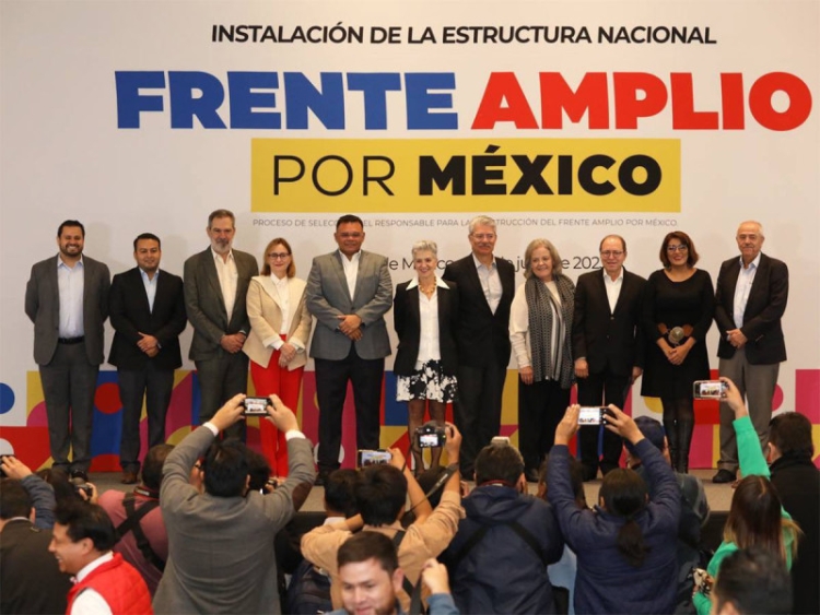 Aspirantes presidenciales de 'Frente Amplio por M&eacute;xico' no tendr&aacute;n que solicitar licencia a sus cargos