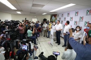 Mario Zamora Gastélum anunció ir cuatro puntos arriba en las encuestas de salida