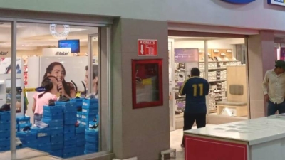 Asaltan con armas tienda departamental en Plaza Sur, en Culiac&aacute;n