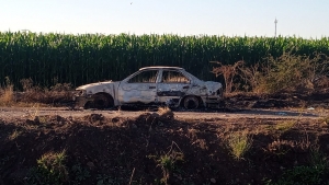 Encuentran restos óseos de una persona dentro de un vehículo calcinado en Culiacán