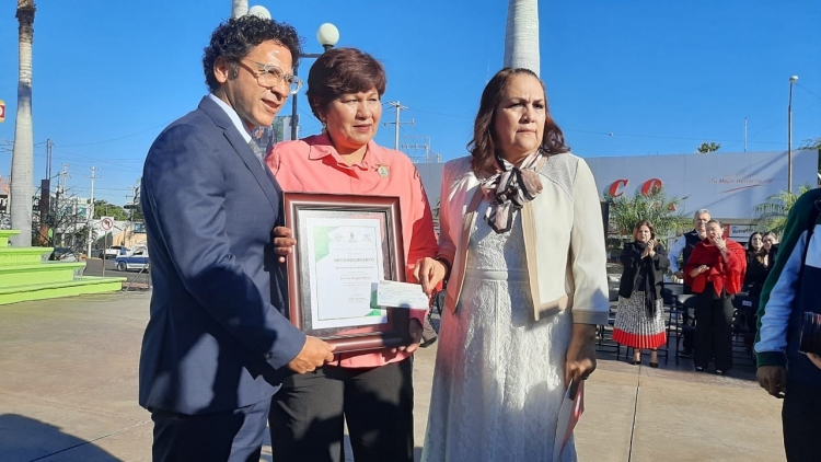 Mirna Medina, rastreadores de El Fuerte, galardonada  con el Premio al Mérito Social Agustina Ramírez