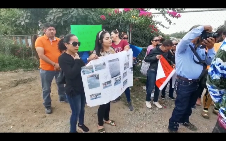 Padres de familia exigen un intendente para la escuela