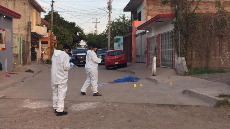 ¡UNA MÁS! Mujer es asesinada en al oriente de Culiacán