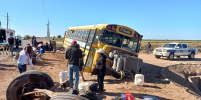 Diez jornaleros heridos en accidente de autob&uacute;s, en Guasave