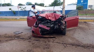 Tres mujeres y un hombre resultan heridos en choque vehicular sobre el malecón nuevo de Culiacán