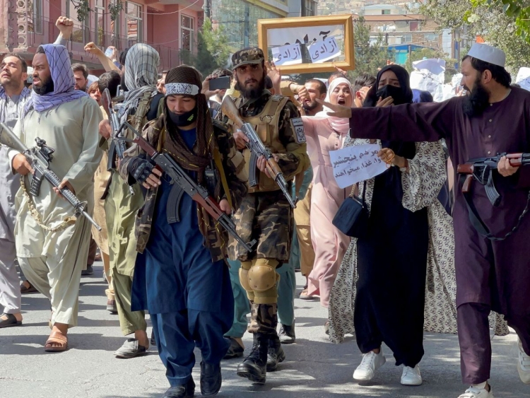Prohíben talibanes las protestas; se anulan varias en Kabul