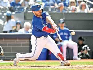 El tijuanense Alejandro Kirk conecta doblete y remolca dos carreras; Toronto gana 5-2 a Tampa Bay