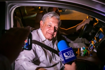 Con la banda sinaloense recibe Rocha Moya al Presidente L&oacute;pez Obrador