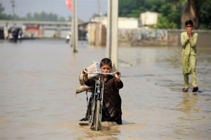Pakistán vive terribles inundaciones, hay más de mil muertos