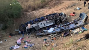 Aún no identifican a 14 de los 15 fallecidos en el accidente de autobús en Nayarit