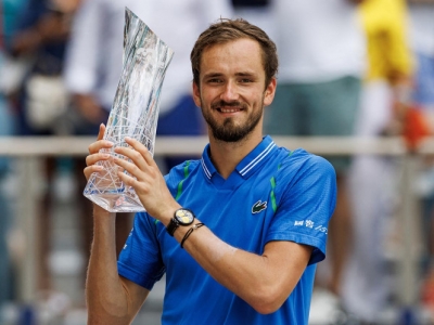 Daniil Medvedev se alza como campe&oacute;n del Masters de Miami