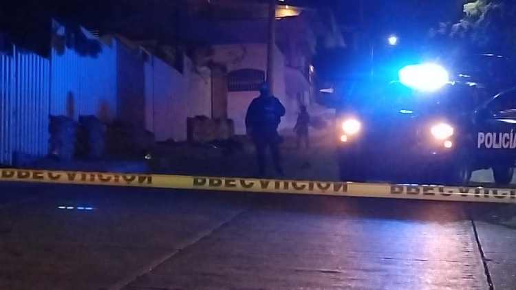 Lanzan a dos jóvenes asesinados afuera de las oficinas del Stasac en la colonia Lomas de Guadalupe