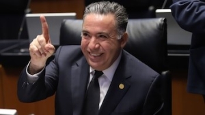 Enrique Inzunza regresa al Senado tras fugaz licencia por embestida medi&aacute;tica