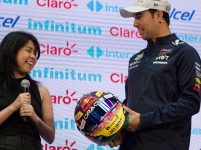 'Checo' P&eacute;rez presenta el casco que usar&aacute; en el GP de M&eacute;xico 2023 este fin de semana