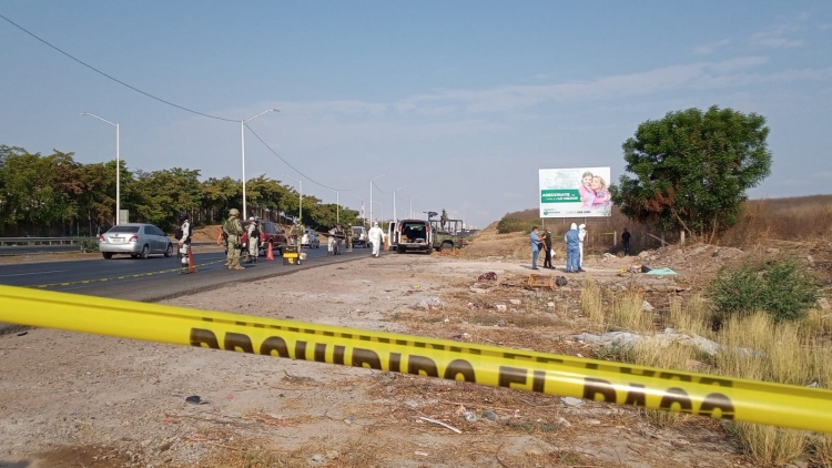 Hallan dos cuerpos ejecutados a balazos en la orilla de La Costerita; uno a&uacute;n ten&iacute;a signos vitales