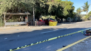 Accidente de tr&aacute;nsito deja dos muertos y una mujer herida en Navolato