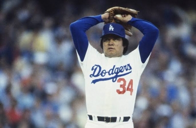 Rindi&oacute; Dodgers homenaje al Toro Valenzuela