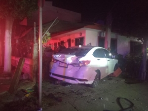Aparatoso choque deja tres personas lesionadas en la colonia Libertad
