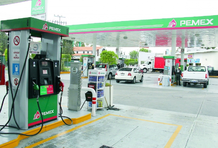 Hacienda quiere que pagues m&aacute;s por gasolinas en el 2021 con una 'cuota complementaria' al IEPS