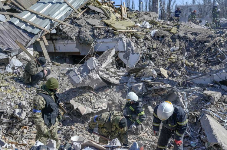 Escala Rusia la ofensiva contra Ucrania al emplear misil hipers&oacute;nico